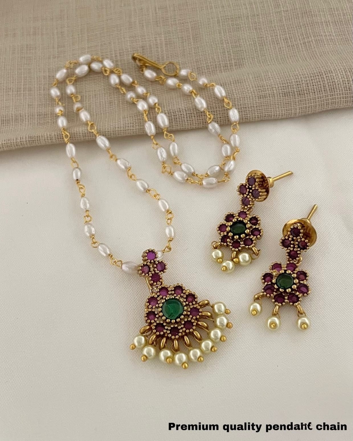 Pearl Floral Kemp chain