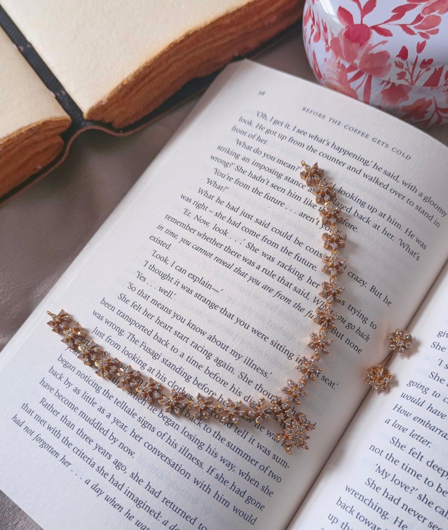 White stone necklce