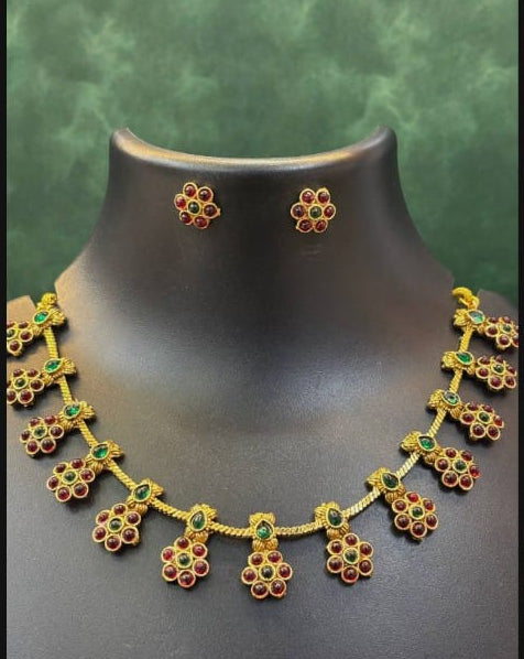 Hanging Flower Necklace | A025