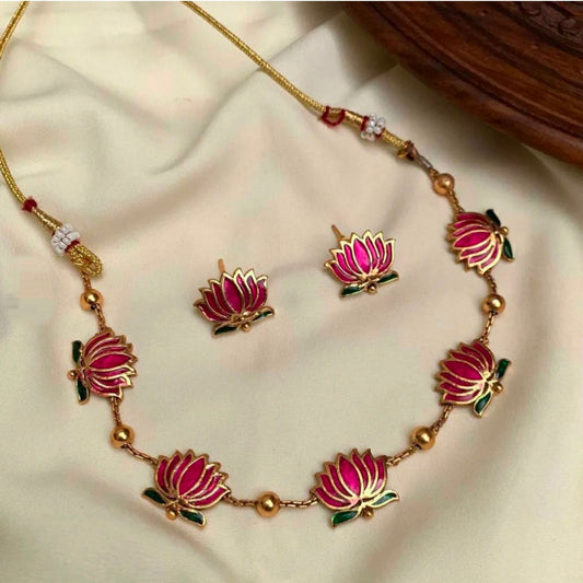 Lotus Choker