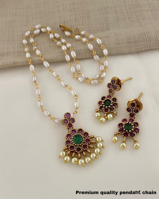Pearl Floral Kemp chain