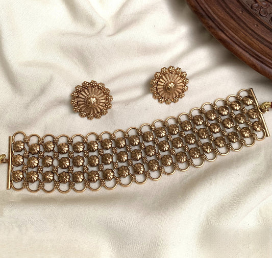 Flower choker