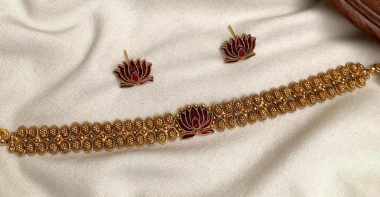 Lotus choker