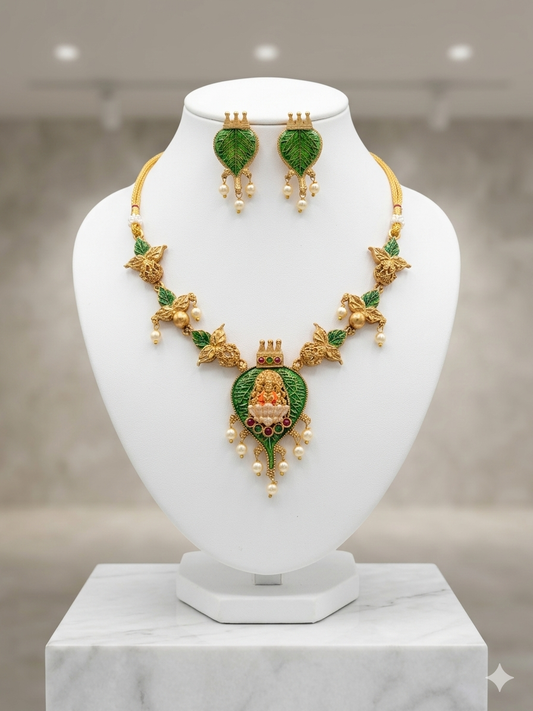 Aalila Necklace